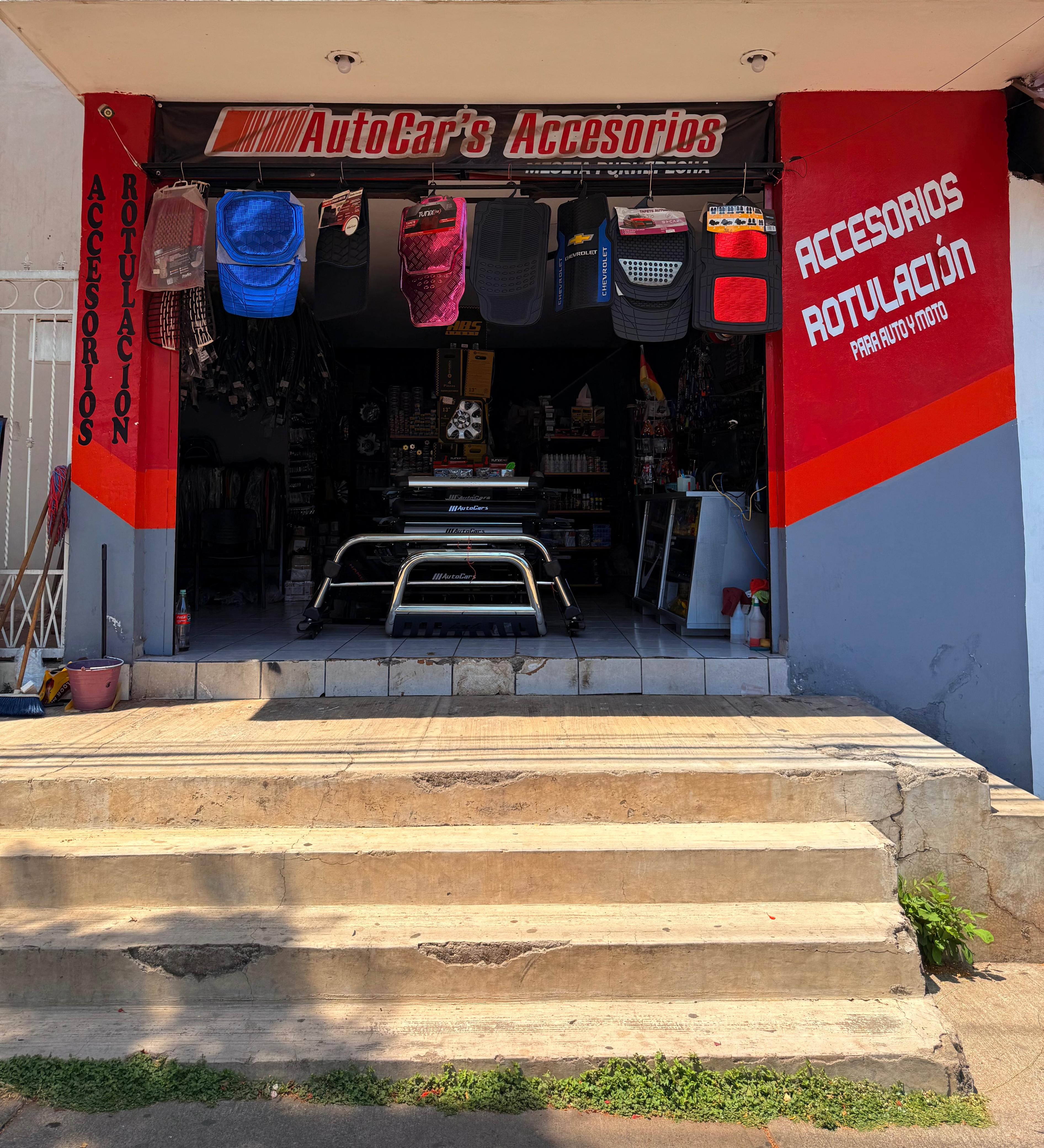 Fachada de la Tienda AutoCar's